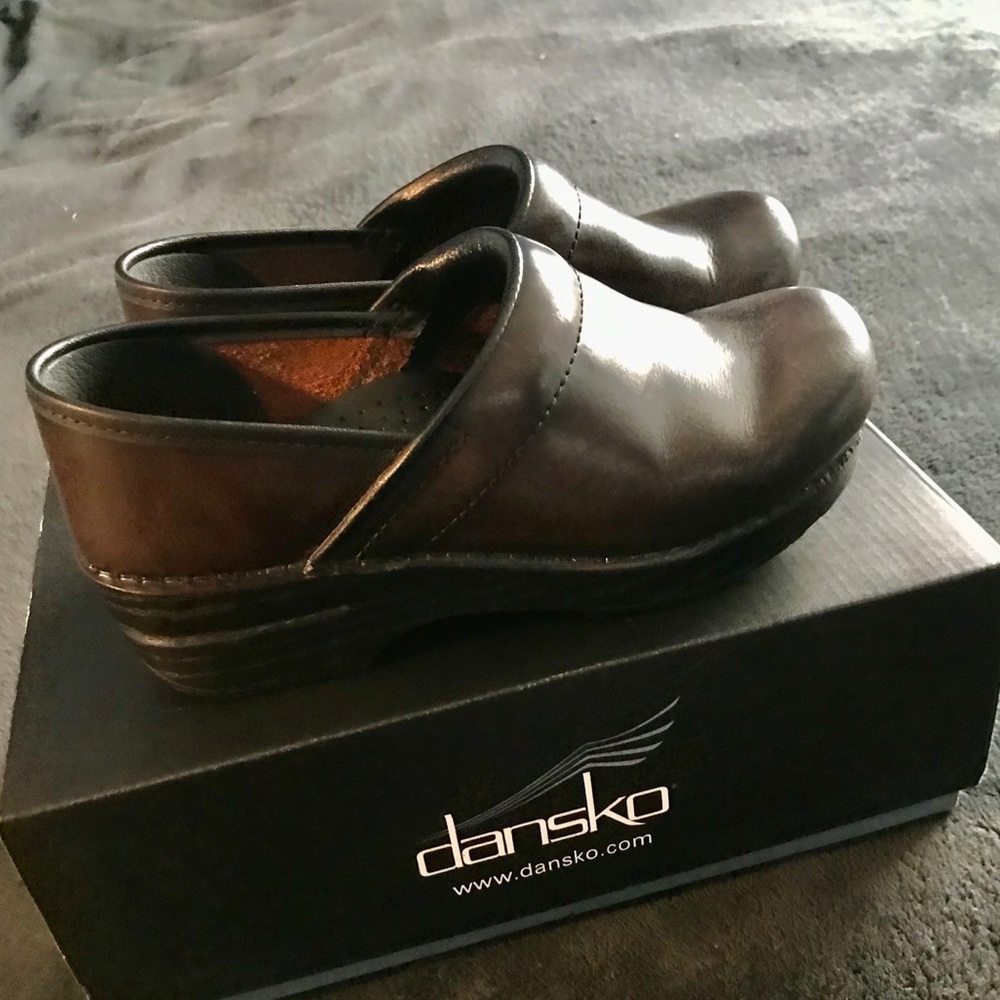Dansko Wide Pro Cabrio Clogs Hickory 37